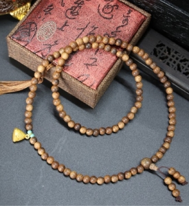 Vòng trầm hương 108 hạt 010