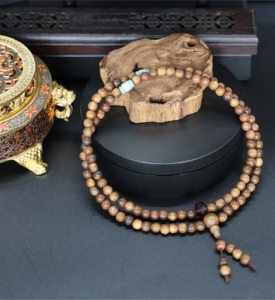 Vòng trầm hương 108 hạt 023
